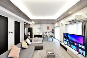 Room 701 Large 3LDK 98sqm Near Namba Big Balcony Ideal for Groups and Long Stay