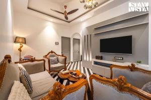 StayVista at The Arks Villa with Infinity Pool, Jacuzzi