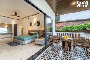 StayVista at The Arks Villa with Infinity Pool, Jacuzzi
