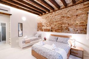 Brand New Central Super Comfy Ground Floor