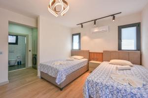 DEFNE - Stunning New Luxury Villa for 8 in Central Fethiye