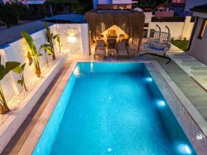 DEFNE - Stunning New Luxury Villa for 8 in Central Fethiye