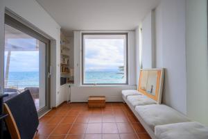 Horizon House - Beachfront Escape