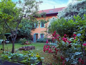 The Buda Side Garden - Dorms & Private Rooms
