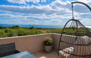 Lovely Apartment In Privlaka With House Sea View