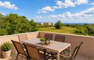 Lovely Apartment In Privlaka With House Sea View