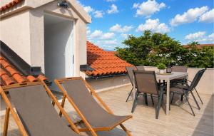 Lovely Apartment In Privlaka With House Sea View