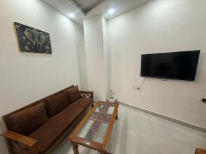 Affordable Stay in Oxford Street Near Chandigarh