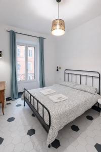 Apartment a short walk from the center, 150m from Metro A