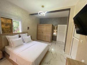 Villa with sea and mountain views