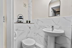 KingstonUponThames,Contractor,5BR,Sleeps8,Parking,Close to Central London
