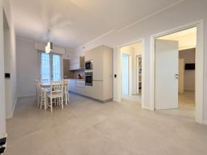 Villa with 3 suites, garage and 4 parking spaces