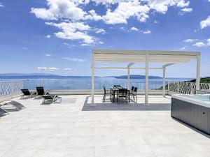SkySea Residence in Bregi with a view of Opatija