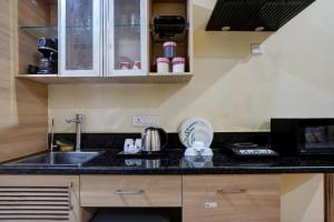 Budget Friendly Escape with skyline- Gaur City