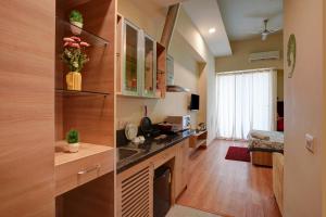 Budget Friendly Escape with skyline- Gaur City
