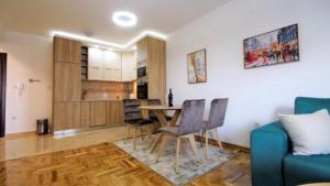 Apartment Aleksa with garage space!