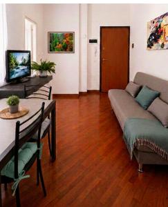 Moodern apartment with Free parking, terrace and Very easy City Access