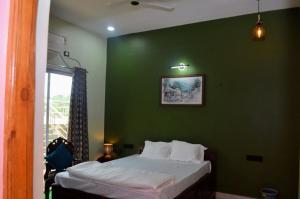 The Foothill Grove- Premium Villa & Farmstay