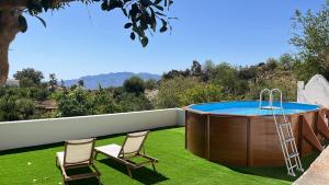 Cortijo de la Fuente con vistas impresionantes, piscina privada y playas a 20 minutos