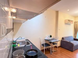 Cozy Condo Near Nimman Steps from Maya Mall