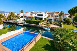 399-Casa moderna con amarre 14m y piscina privada
