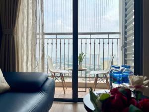 Elegant High Floor 2-Bedroom with Amazing Night View at Green Bay Hanoi