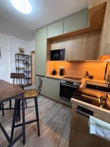 Cozy apartment after renovation Quiet part of KV