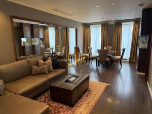 Luxury 3-Bed Knightsbridge Apartment