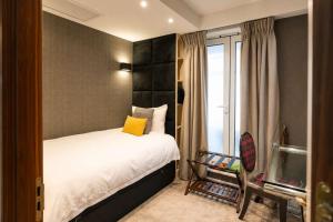 Luxury 3-Bed Knightsbridge Apartment