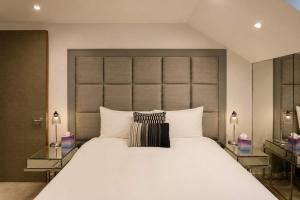 Luxury 3-Bed Knightsbridge Apartment