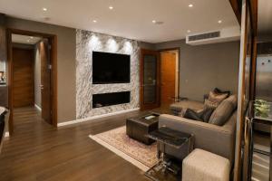 Luxury 3-Bed Knightsbridge Apartment