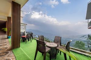 The Fagu Valley Retreat l Rooms and Restaurant l Family Groups & Events l Open Air Lawn l Kufri by Exotic Stays