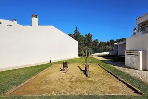 Jaqueline Beach and Golf House