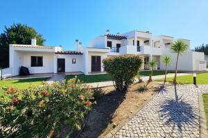 Jaqueline Beach and Golf House