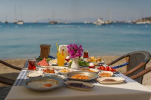 Artemis Hotel