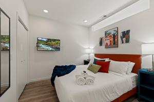 Unique 1BR King Rooftop Gym Old City WD 625
