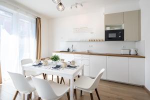 Central - Balcony - New-Build Vibe - Premium