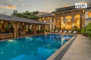 StayVista at Casa Dos Reis with Lawn & Pool