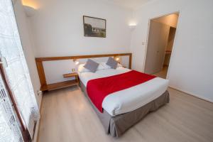 Hotels Logis Hotel Les Cordeliers : photos des chambres