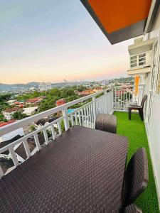 Symfoni Nichols Property with Spacious Balcony