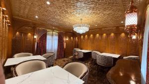 Suroor Houseboat