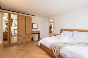 Luxury 3BR 230sqm 5 min to BTS Sukhumvit 26