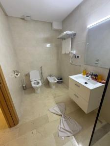 Appartement de luxe au style saharien au centre d Agadir avec balcon à 7 min à pied de la plage