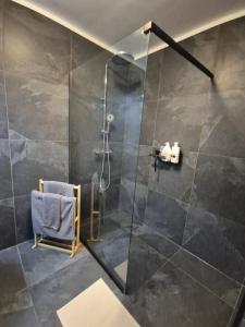 Newly Renovated Elegant Studio next to Messe