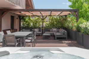 Mountain View Suites