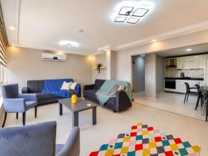 Hadrian Olive Flat by Maxi Homes Walk to Hadrian Gate