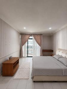 Riverine Emerald Apartment - 3BR
