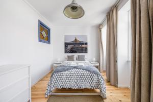 A Lodge in Blue