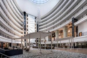 Sirius Town Apartment with Pool, Beach Access, Spa & Gym Near Mall