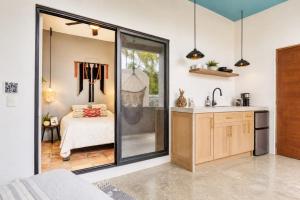 Sayulita Boutique Suites - Pool Access, Kitchen, Walk to Beach
